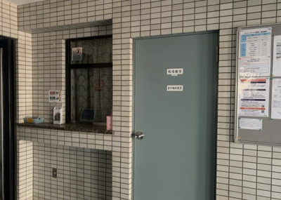【受付】 | パシフィックパレス淵野辺 | 受付はマンションコンシェルジュがいる場合もあれば、管理人が滞在する小部屋を総称して呼ぶことがあります。主にエントランスに設置されていることから、防犯面でも期待ができます。防犯設備がない場合はより安心！