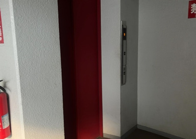 【その他共用部分】 | パシフィックパレス淵野辺 | 共用部分は、一棟の建物に住む区分所有者全員が共同で所有するとし、共用部分の管理、補修などは、区分所有者で形成される管理組合が行います。個人の判断で勝手に変更することはできませんので覚えておきましょう。