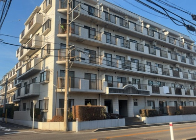 【外観】 | パシフィックパレス淵野辺 | 眺望の良さを楽しめるダイニングキッチンで家族団らんの時間を過ごしてはいかがでしょうか。バルコニーから見える景色を家族で眺める時間は、時間が経つのを忘れてしまいそうですね。是非、現地を見に行きましょう！