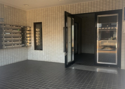 【内装】 | パシフィックパレス淵野辺 | 共有部分は、住民なら誰もが使える設備のこと。例えば駐車場やエレベーター、インターネット設備、セキュリティ設備などがあります。他にも、マンションの廊下・外部階段やエントランス・ゴミ置き場などがあります。