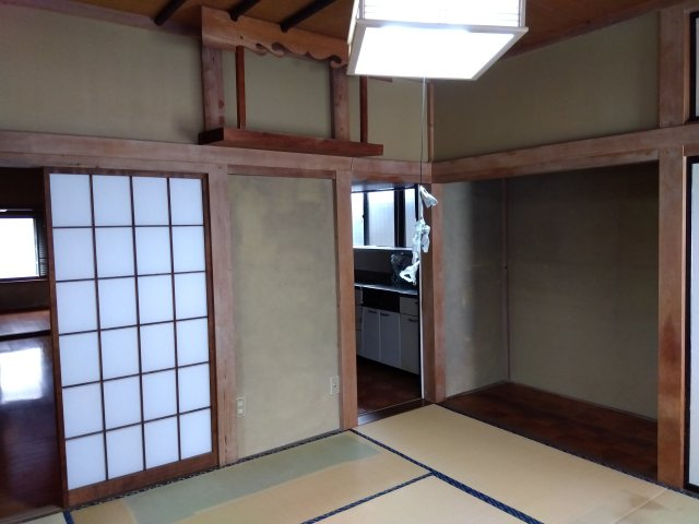 売中古戸建　富士市今泉の居間・リビング|来客スペース・子供の遊び場・昼寝スペースなど色々と幅広く使える大活躍の和室です。