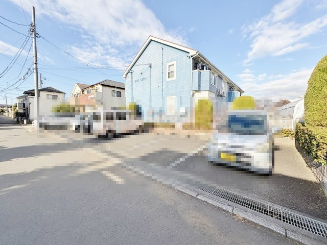 ＥＡＳＴ　ＭＡＲＵＧＩの駐車場