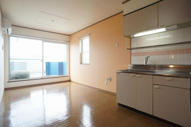 ＥＡＳＴ　ＭＡＲＵＧＩの居間・リビング