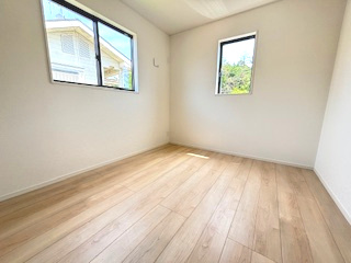 【洋室】 | 東広島市西条町寺家（寺家駅）全6区画　NO1【角地】 | 2階　洋室×3　収納付きでお部屋がスッキリ広く使えます。　
