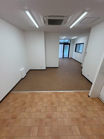 沢田ビルの居間・リビング