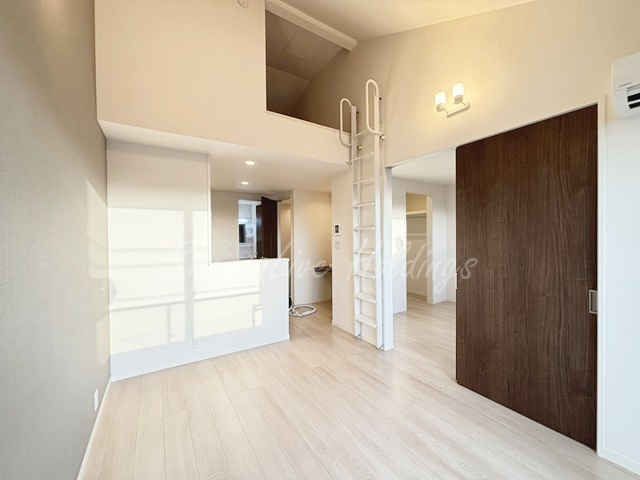 大和市上和田のアパートの居間・リビング