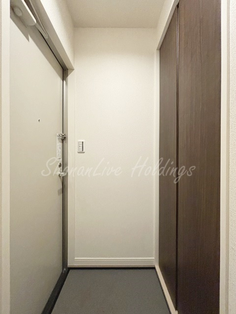 大和市上和田のアパートの玄関