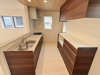 【キッチン】 | 南区宇品神田４（宇品神田3丁目電停）全2区画　NO1【外構込み】 | 使いやすいシステムキッチン・カップボード設置♪
