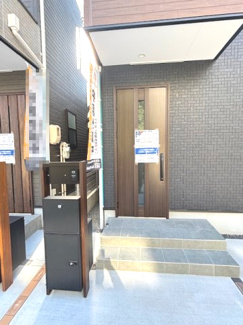 【玄関】 | 南区宇品神田４（宇品神田3丁目電停）全2区画　NO1【外構込み】 | 玄関宅配ボックス設置