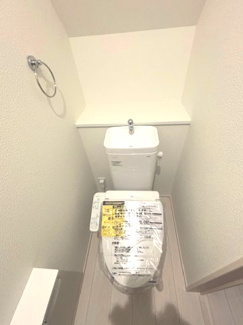 【トイレ】 | 南区宇品神田４（宇品神田3丁目電停）全2区画　NO1【外構込み】 | シンプルなデザインはお掃除やしやすく衛生的。温水洗浄便座付き　トイレ×２