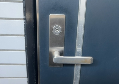 【防犯設備】 | フレンドポート淵野辺Ⅰ | 室内の防犯設備もチェックしましょう！モニター付きインターホンが設置されているか、防犯シャッターが設備されているか、ベランダに人が上がってきにくい高さかなどチェックしておくと入居後も安心できるでしょう。