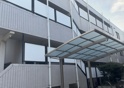 【駐車場】 | フレンドポート淵野辺Ⅰ | 駐車場と明記されていても、最小スペースでつくられた駐車場だと大型車は駐車できなかったり、出入りしにくくなったりする可能性があります。お車のサイズと購入したい物件の駐車場のサイズを現地で確認しましょう。