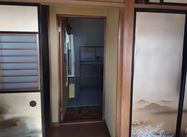 売中古戸建　富士市富士見台3丁目の和室|窓が多く心地の良い空間となっています。来客時に大活躍の和室です。