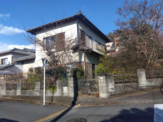 売中古戸建　富士市富士見台3丁目の外観|角地なので風通しが良く解放感があります。南側が道路に接しているので陽当たり良好です。