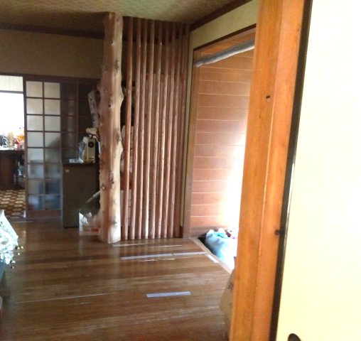 売中古戸建　富士市富士見台3丁目の内装|陽当たり良い玄関です。気持ちよく1日のスタートがきれますね。