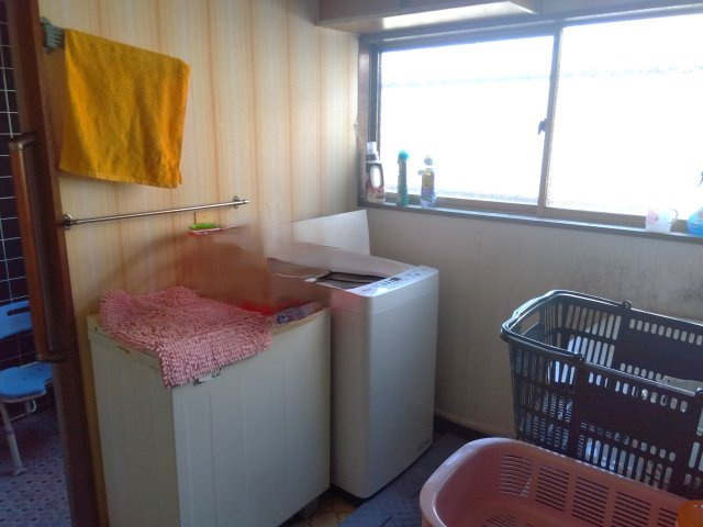 売中古戸建　富士市富士見台3丁目のランドリースペース|水回りが集中しています。効率的な家事動線が確保されています。