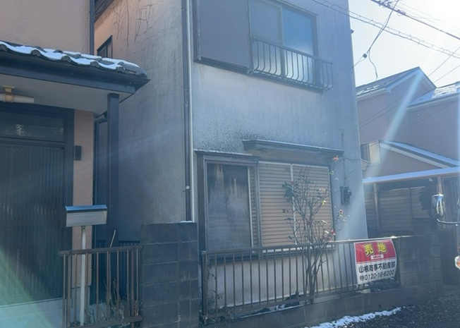 【外観】 | 土地の形が極端に長細かったり、狭小地、あるいは道路との高低差がある傾斜地だった場合、後々売ろうとしても買い手がつかない場合もあります。後々、売却することになった時に価値の下がらない土地を選びましょう。