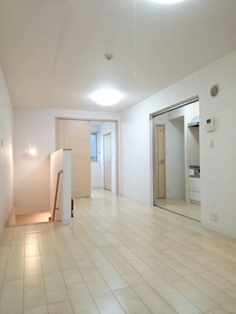 藤沢市石川６丁目の賃貸マンションの居間・リビング|使いやすいリビングになります♪