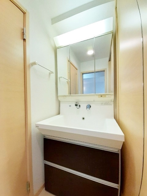 藤沢市石川６丁目の賃貸マンションの洗面所|掃除のしやすい洗髪洗面台です♪