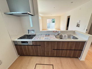 【キッチン】 | 東広島市黒瀬樽原東2丁目　限定1棟 | 機能的なシステムキッチン☆プロパンガス