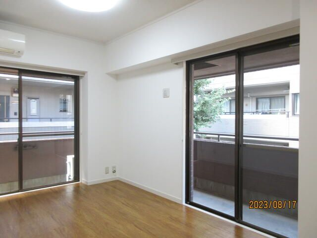 プラザ・ルミエールの居間・リビング