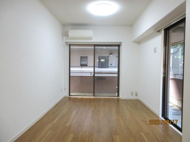 プラザ・ルミエールの居間・リビング