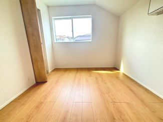 【洋室】 | 廿日市市阿品台3（阿品駅）全2区画　NO2 | 2階　洋室×3　収納付きでお部屋がスッキリ広く使えます。　
