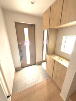 【玄関】 | 廿日市市阿品台3（阿品駅）全2区画　NO2 | シューズボックスが設置されており、家族の靴がスッキリ収納できます☆