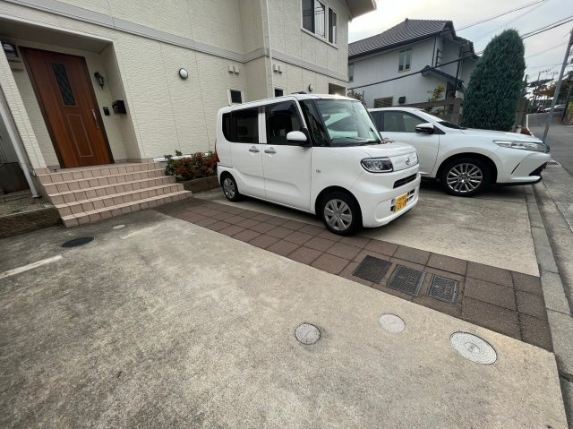 ハッピーバース松浜の駐車場