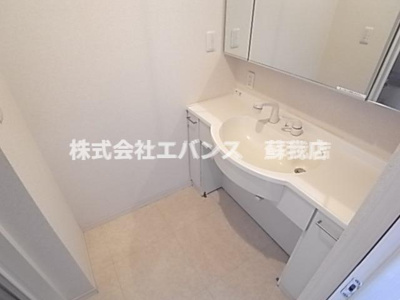 【独立洗面台】 | マナブライトン | 独立洗面台、小物を置くことができて便利です