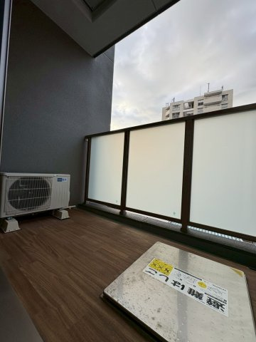 セレニテフラン難波のバルコニー