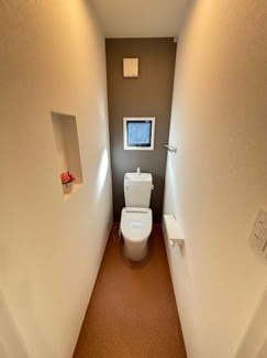 【トイレ】 | 佐伯区八幡東4丁目　限定1棟 | シンプルなデザインはお掃除やしやすく衛生的。温水洗浄便座付き　トイレ×２