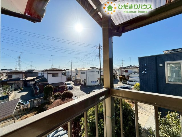 熊谷市柿沼　中古一戸建ての展望|２階バルコニーからの見晴らしです！遮る建物がなく、遠くまで見渡せる開放的なパノラマが広がっています♪毎日バルコニーに出て、青空を眺めながら心地よい風を感じて、ホッと一息つくことができますよ♪