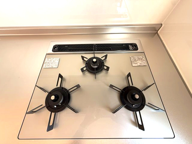 海徒歩3分！マリンライフを楽しめそうな好立地のキッチン|コンロ