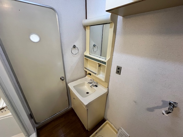 市公社若松台分譲住宅18棟の独立洗面台