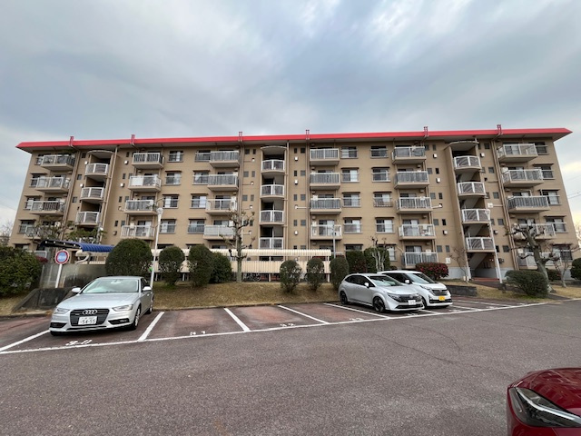 市公社若松台分譲住宅18棟の外観