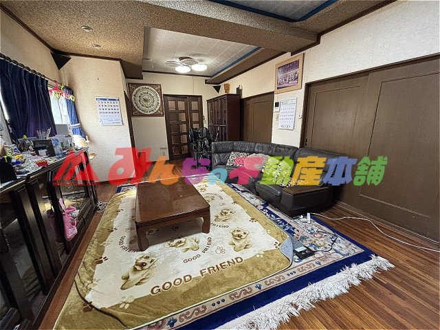 久留米市善導寺町飯田の中古一戸建の前面道路含む現地写真