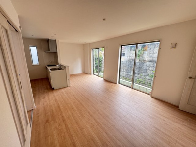 【居間・リビング】 | 那覇市三原（全6棟） | ※同仕様写真です