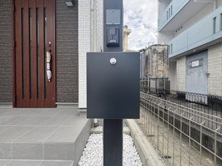 【居間・リビング】 | 那覇市三原（全6棟） | ※同仕様写真です