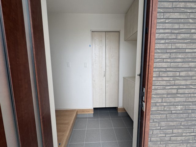 【居間・リビング】 | 那覇市三原（全6棟） | ※同仕様写真です