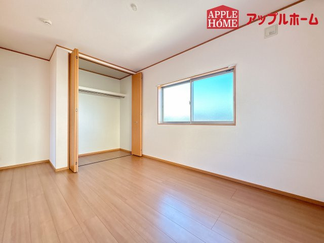 [中古住宅]  鶴ヶ島市新町4丁目の洋室|２階居室は全室収納あり！たっぷりある収納活用でお部屋もキレイを保てます♪