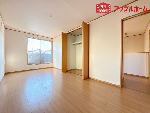 [中古住宅]  鶴ヶ島市新町4丁目の洋室|２階居室は全室収納あり！たっぷりある収納活用でお部屋もキレイを保てます♪