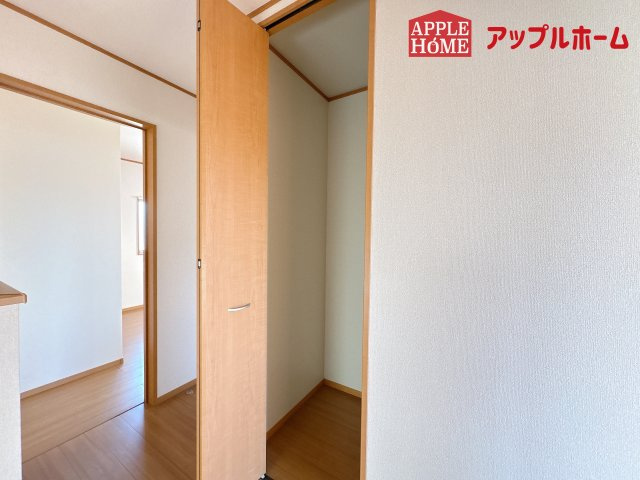 [中古住宅]  鶴ヶ島市新町4丁目の収納|2Fホール収納スペース
