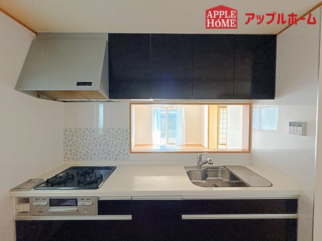 [中古住宅]  鶴ヶ島市新町4丁目のその他|見栄えもよくお手入れもスムーズに出来ます。豊富な収納力もございますので、キッチンスペースをスッキリとお使い頂けそうです。