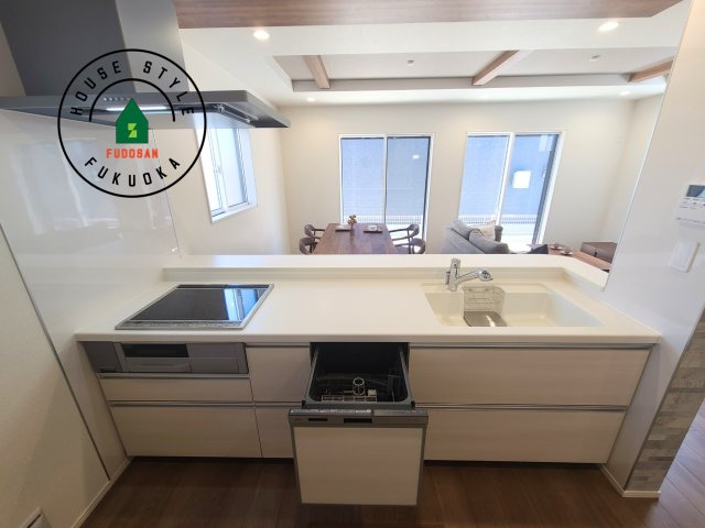 福岡市西区今宿上ノ原第1-7棟（3号棟）の内観：施工例|ご家族を近くに感じられる対面キッチンのLDK。会話もはずみそうですね。
