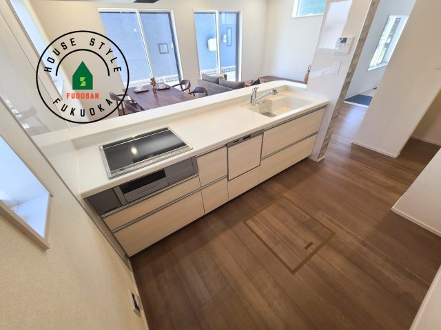 福岡市西区今宿上ノ原第1-7棟（3号棟）の内観：施工例|ダイニングテーブルへの配膳がラクラク、お料理はかどるカウンター付きシステムキッチン！
