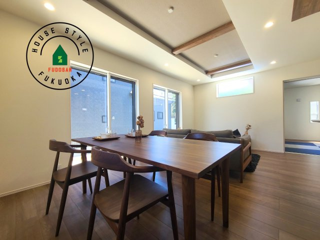 福岡市西区今宿上ノ原第1-7棟（1号棟）の内観：施工例|キッチンからリビングをしっかり確認できます。家族の笑顔があふれる空間になりそうですね。