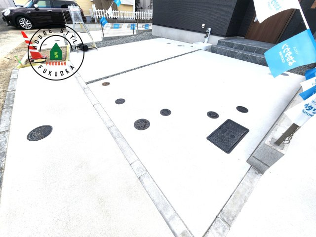 福岡市早良区干隈5丁目第1-3棟（2号棟）の駐車場|広々した駐車場になります。3台並列駐車となります。