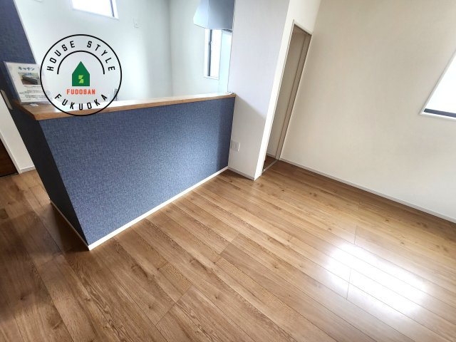 福岡市早良区干隈5丁目第1-3棟（2号棟）のダイニング|キッチンから立ち込める香りが今日の料理を期待させます。