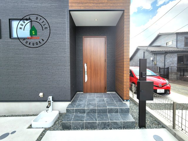 福岡市早良区干隈5丁目第1-3棟（2号棟）の玄関|おでかけの時も帰った時も、「我が家」を最初に感じでもらえる素敵な空間に。